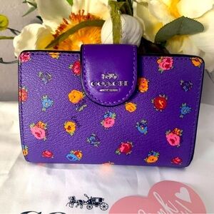 COACH MEDIUM CORNER ZIP WALLET WITH MINI VINTAGE ROSE